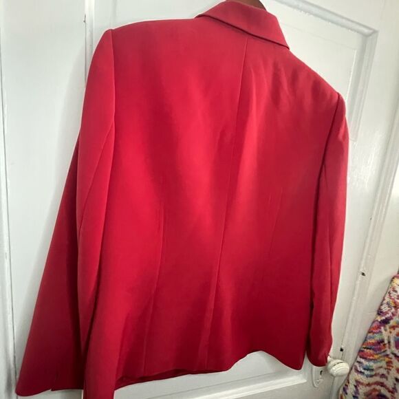 Le Suit Petite Red Blazer w/ Black Oval Buttons - Picture 8 of 12